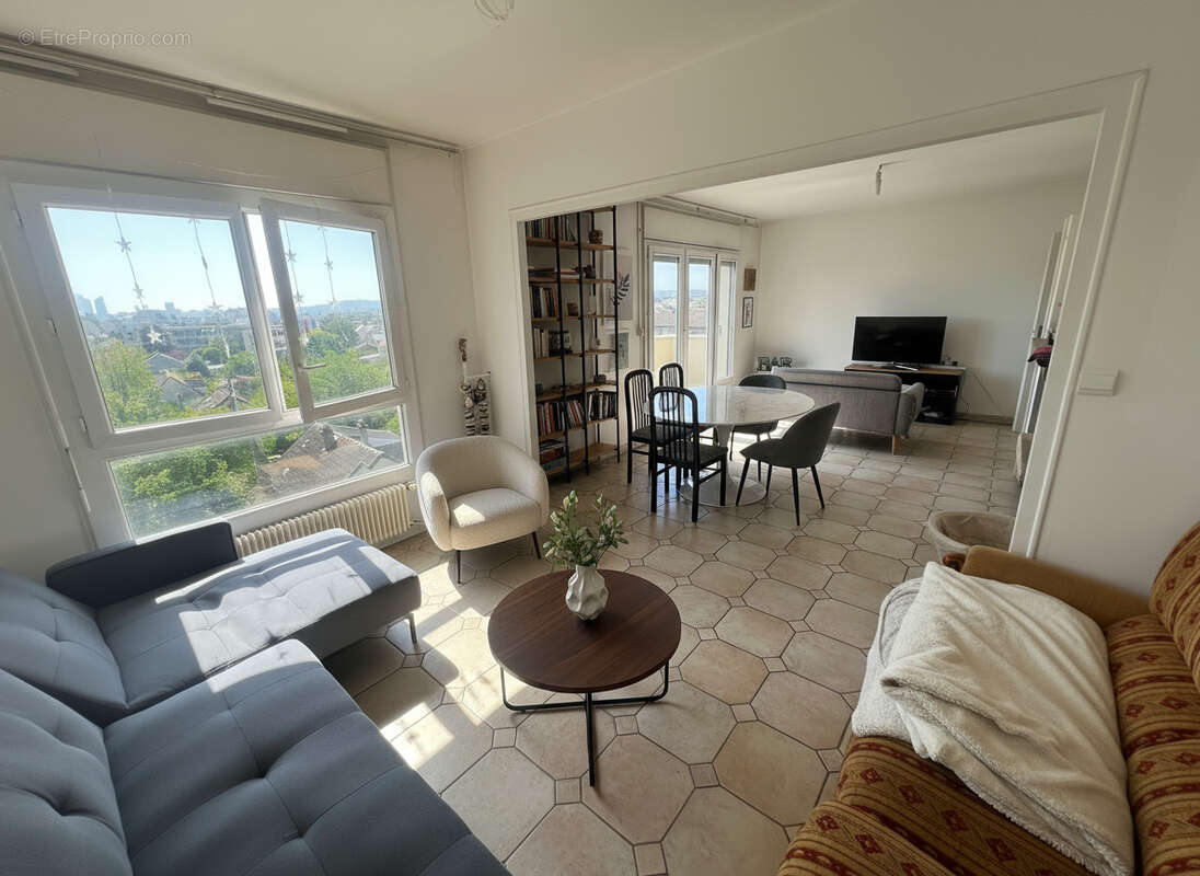 Appartement à HOUILLES