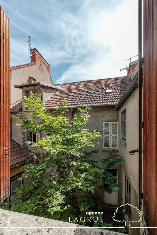   - Maison à VICHY