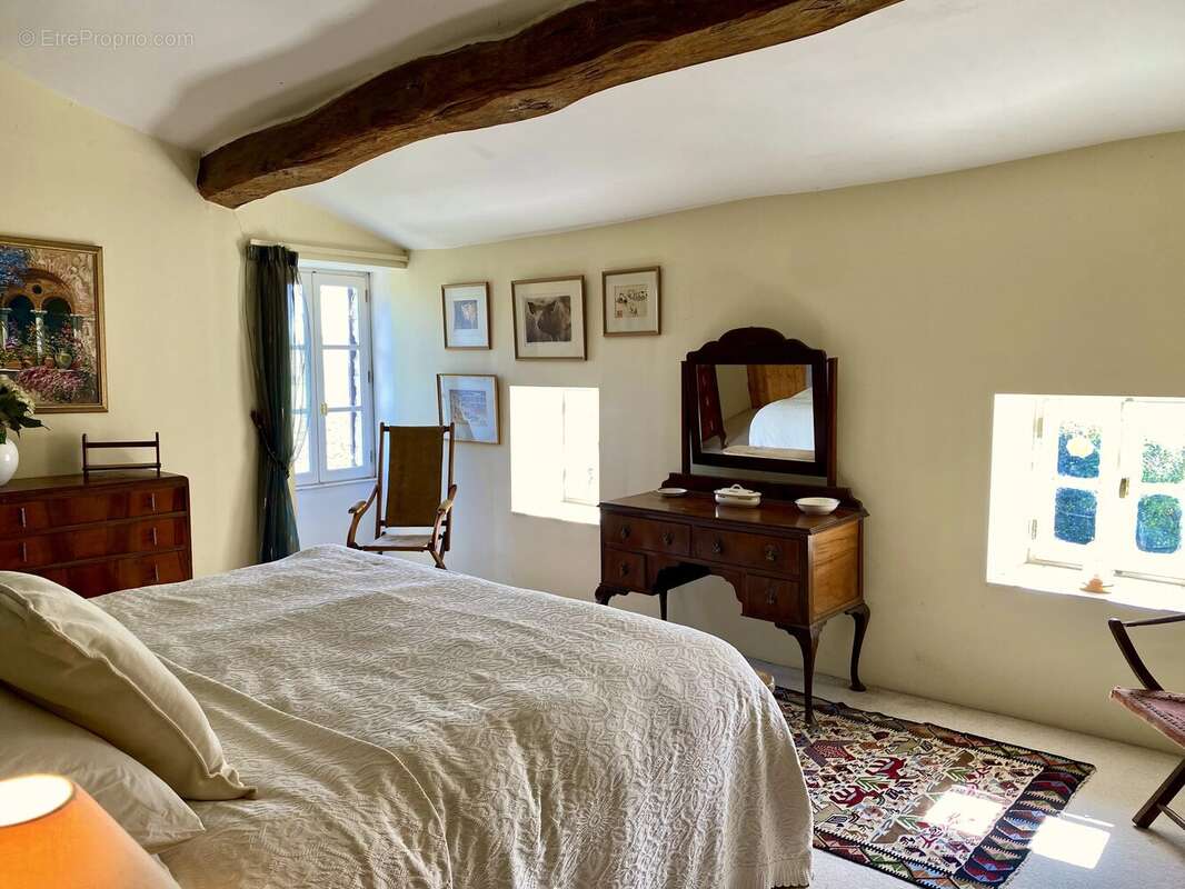 Maison à SAINT-PIERRE-DE-JUILLERS