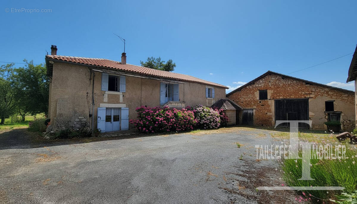 Maison à MAINZAC