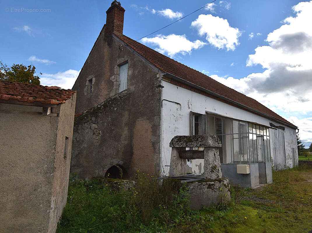 Longère à rénover avec fort potentiel : - photo 18
