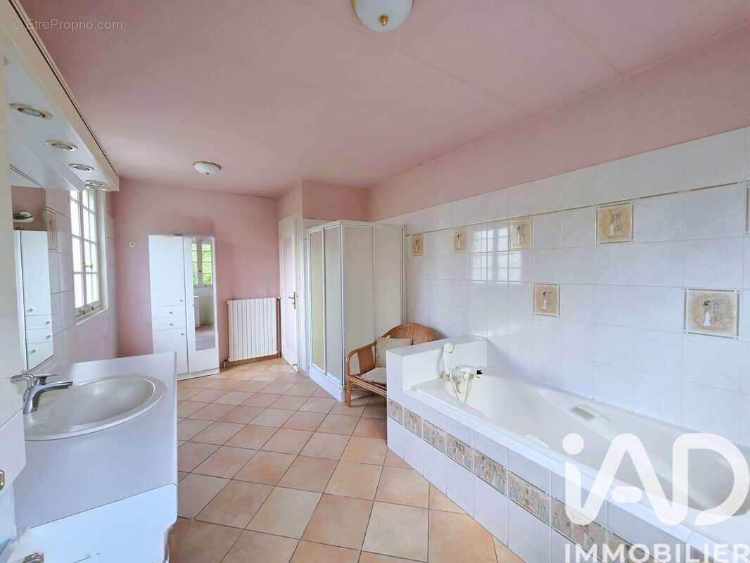 Maison 140 m² à Saint-Arnoult-En-Yvelines  - photo 8