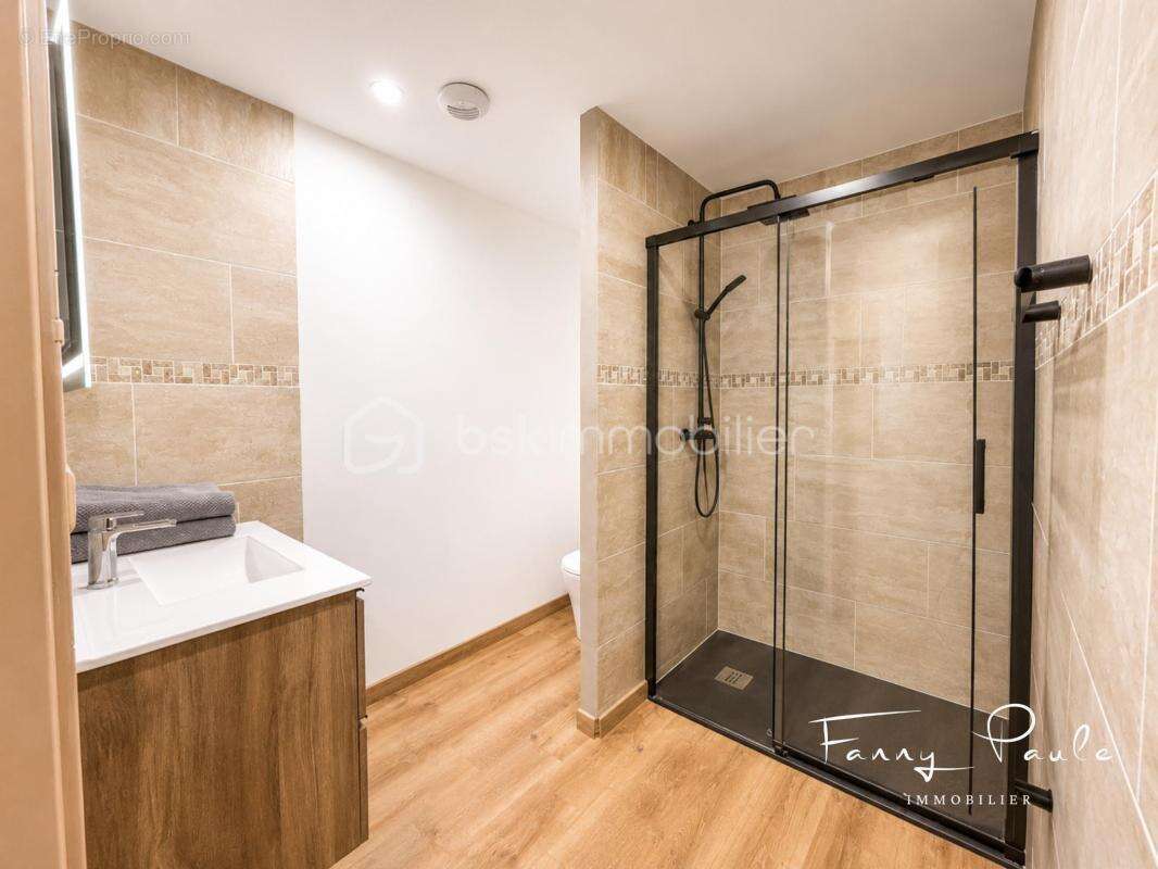 Maison de caractère 260 m² habitables – 2 suites parentales – Bureau pouvant faire office de chambre – 2 espaces nuit – Jardin – - photo 14