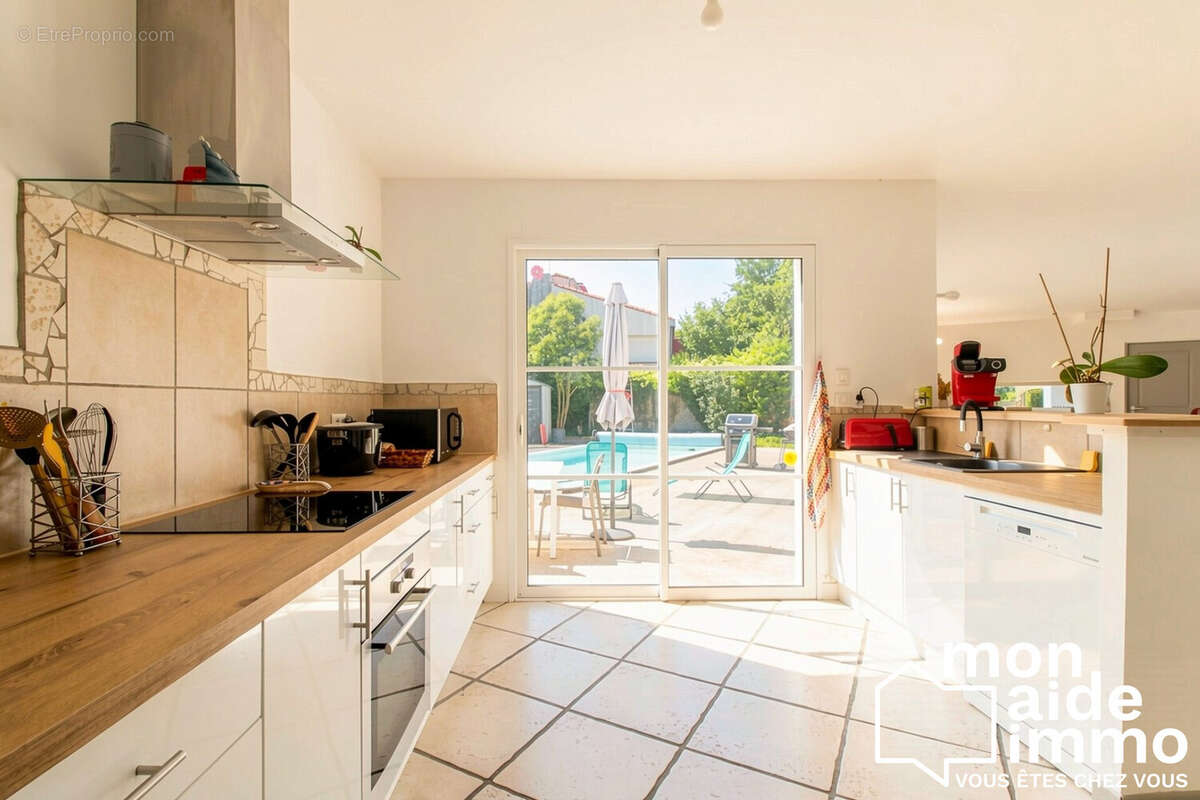 Maison 174 m² à Dompierre-Sur-Mer  - photo 8