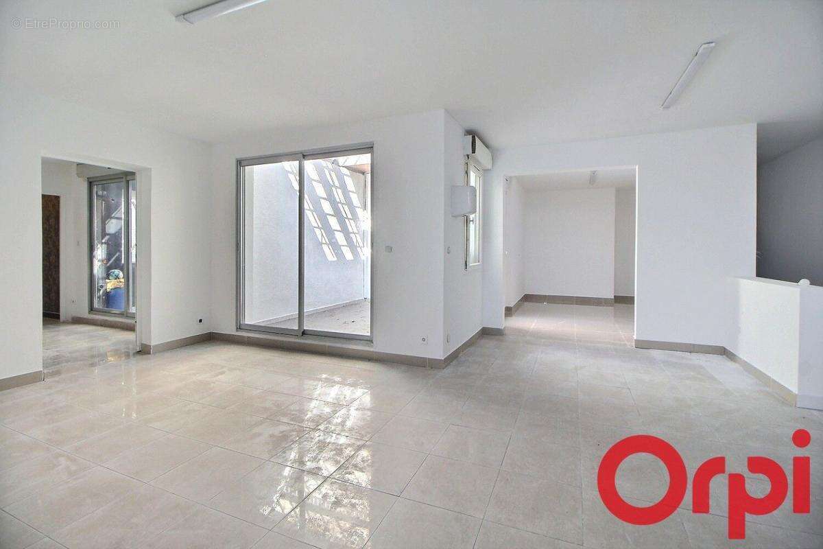 Commerce à MARSEILLE-15E