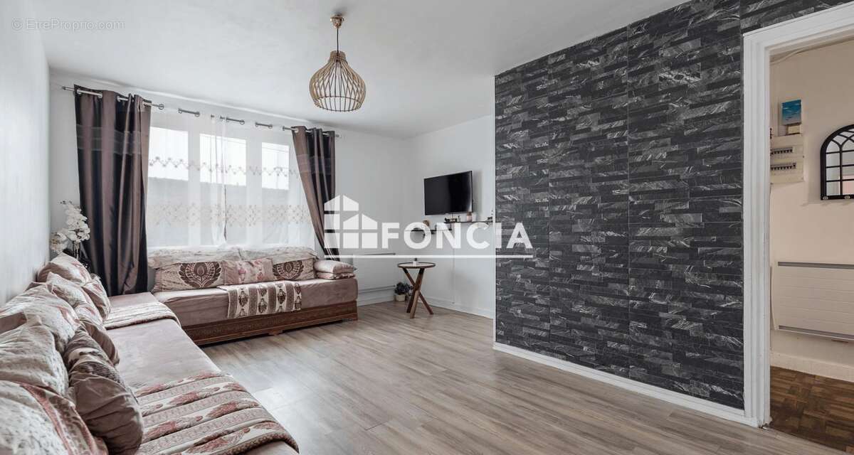 Appartement à MONT-SAINT-AIGNAN