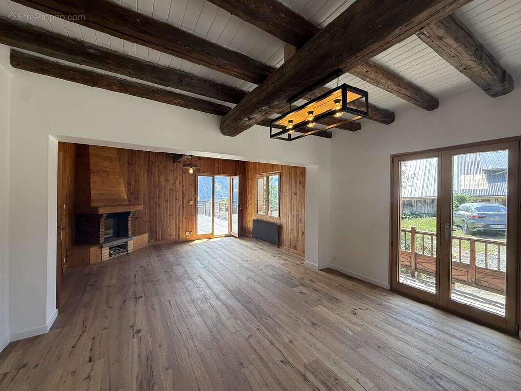 Maison 283 m² à Fontcouverte-La-Toussuire  - photo 4