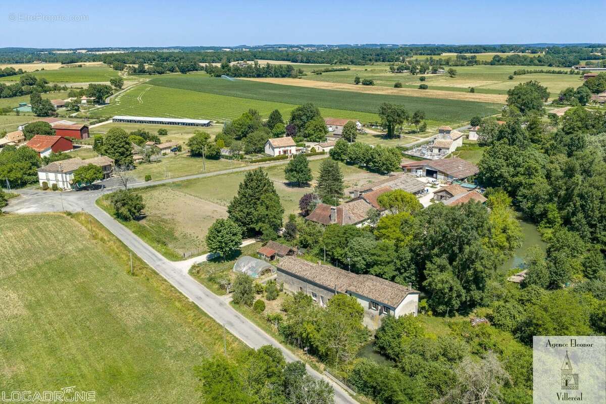 Maison 208 m² à Castillonnes  - photo 3