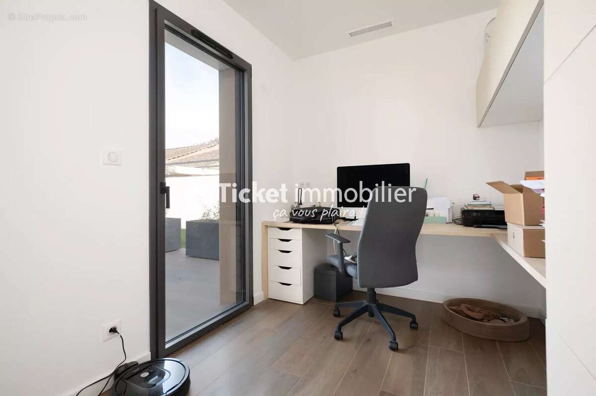 Maison à LA SALVETAT-SAINT-GILLES