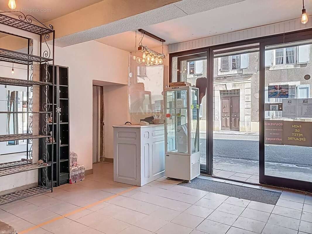 Commerce à AURIGNAC