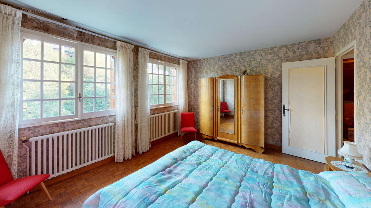 Appartement à SALLES-CURAN