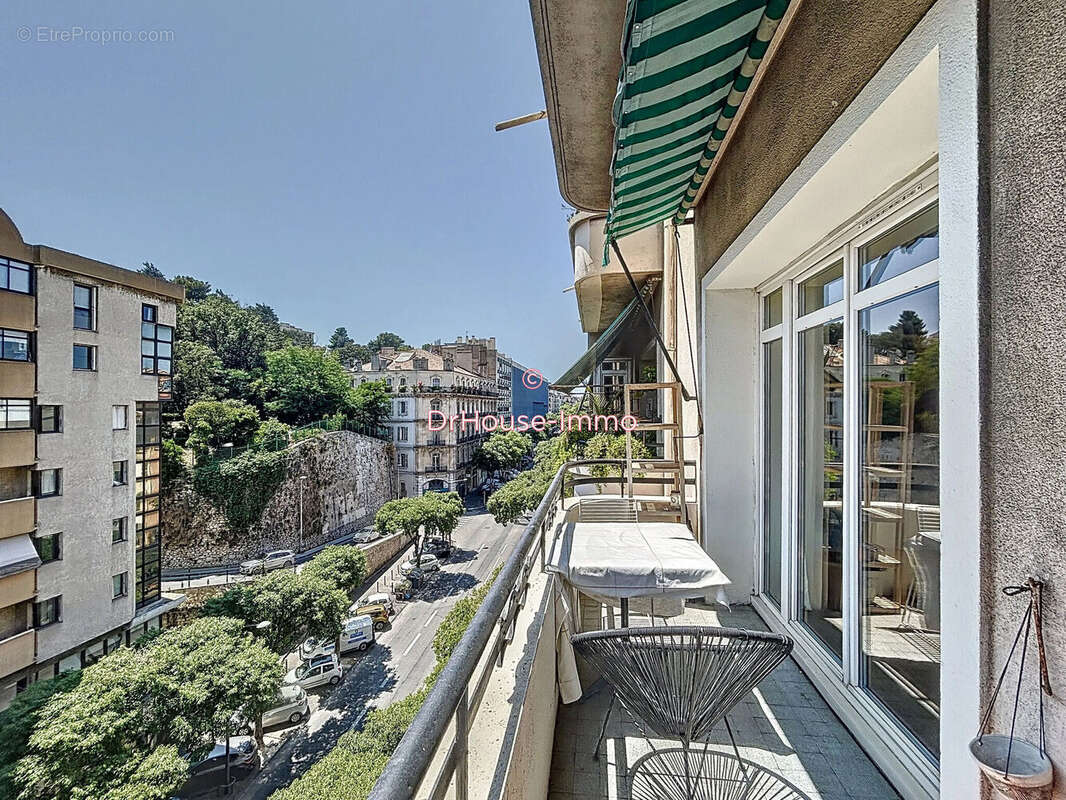 Appartement à MARSEILLE-7E