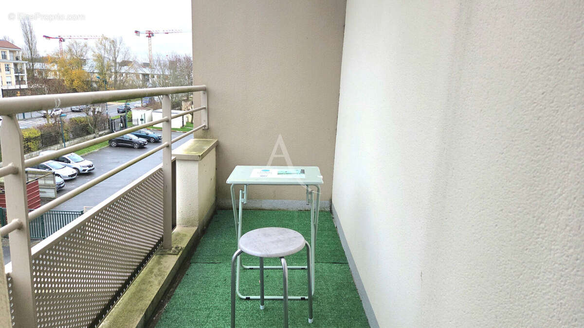 Studio à Montévrain avec son balcon et parking - photo 6
