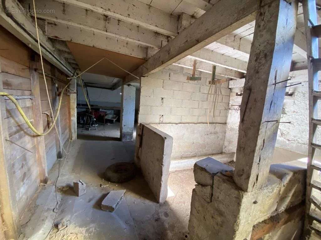 Maison à SAINT-CHRISTOLY-DE-BLAYE