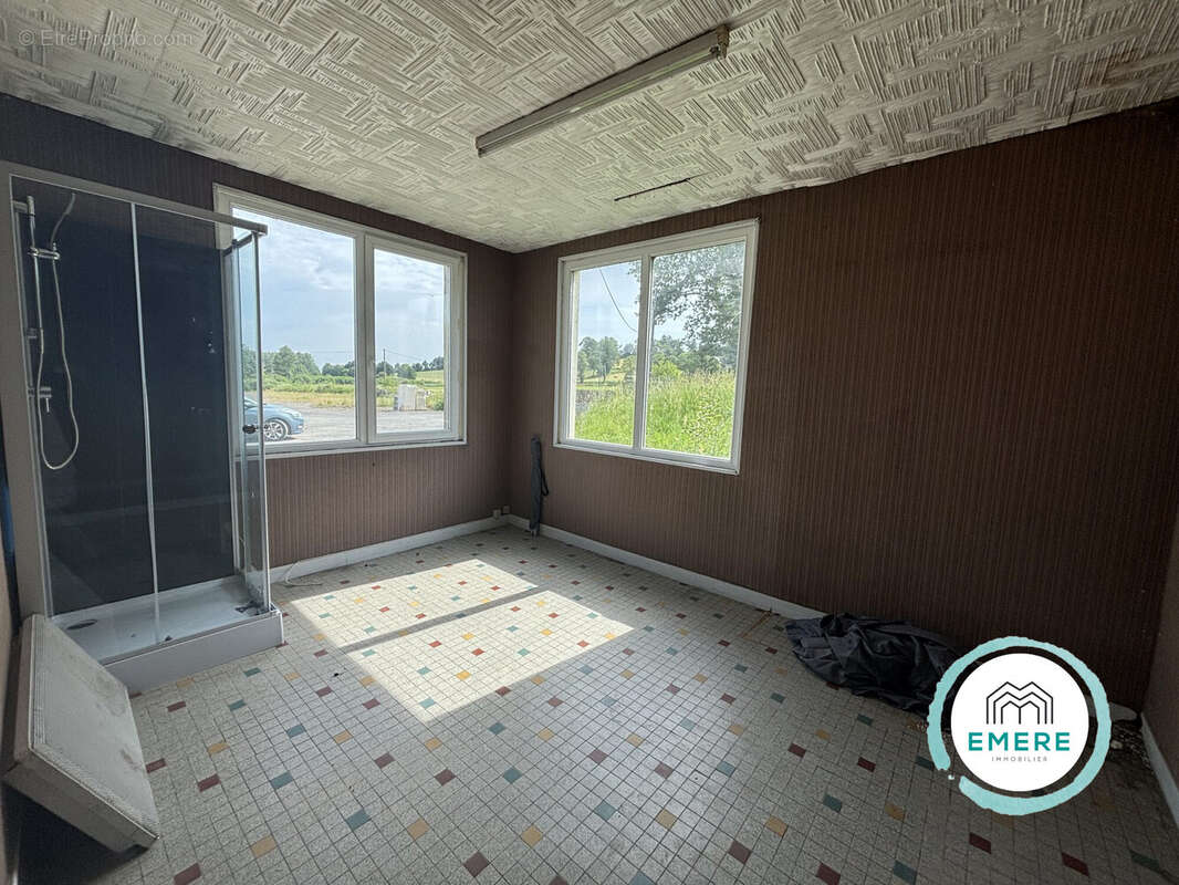 Maison 327 m² à Saint-Senier-De-Beuvron  - photo 8