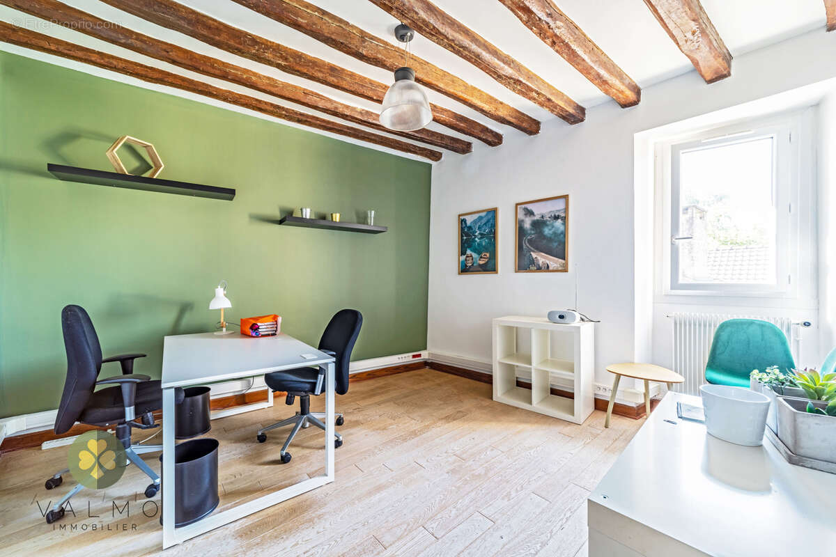 Maison à LA QUEUE-LES-YVELINES