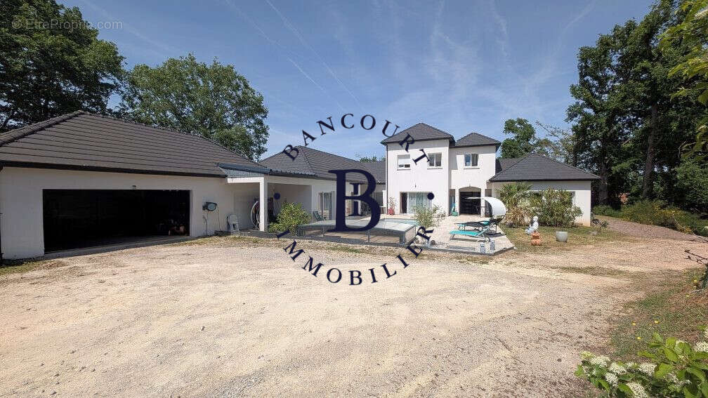 Maison 295 m² à Cosnac  - photo 8