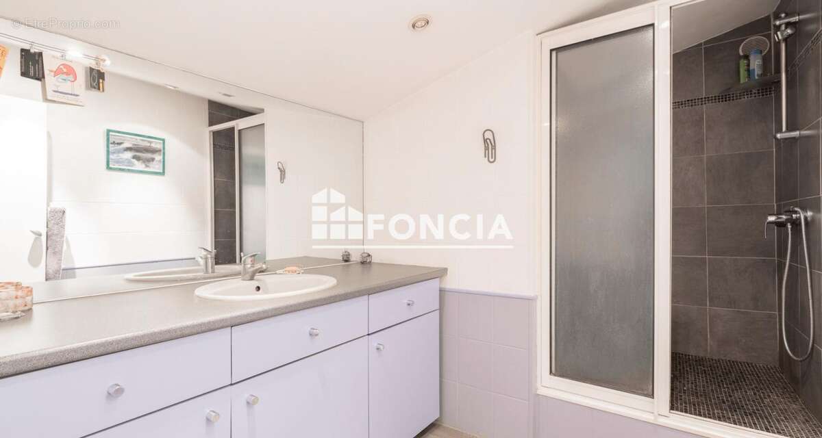 Appartement à MARSEILLE-7E