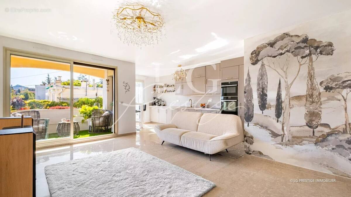 Appartement à MANDELIEU-LA-NAPOULE