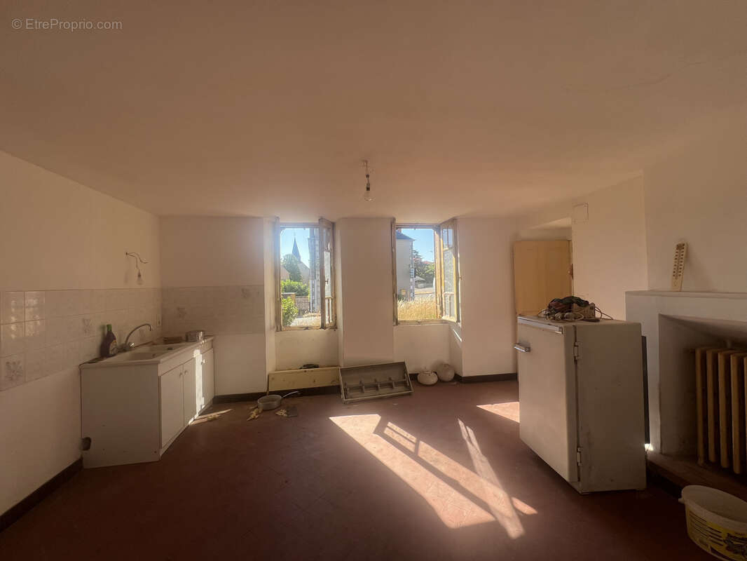 Maison de bourg avec dépendance et terrain - photo 9