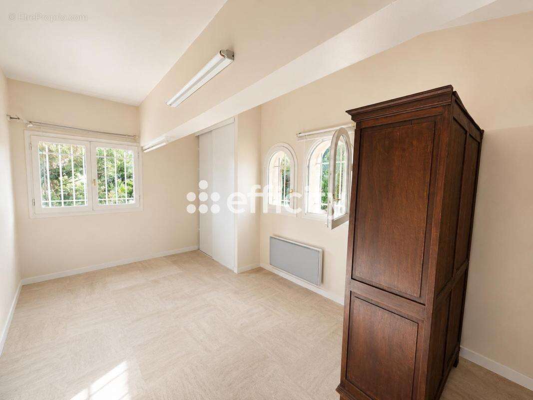 Maison 286 m² à Antibes  - photo 10