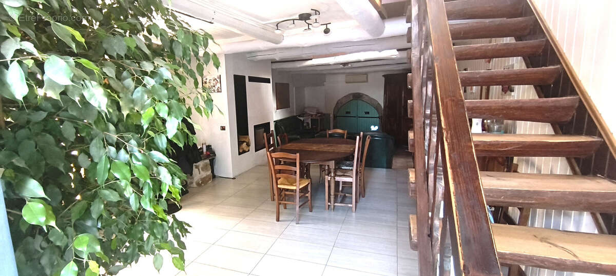 Maison à acheter à Cournon-D'Auvergne 4 chambres, cour sans vis-à-vis - photo 8