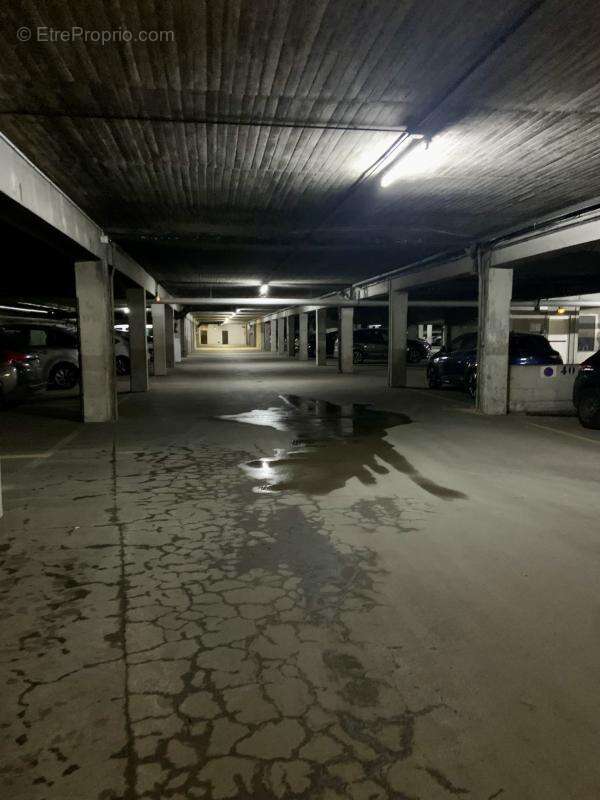Parking à PARIS-20E