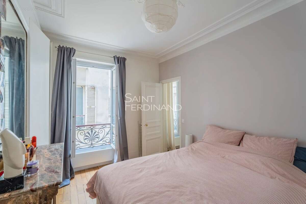 Appartement à PARIS-17E