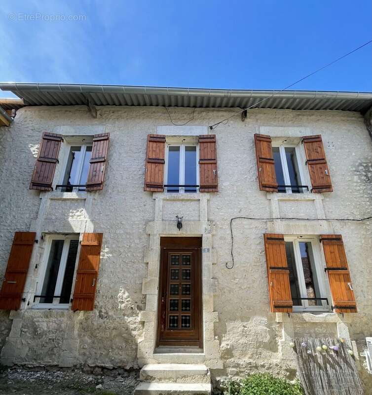 Maison à VOULGEZAC