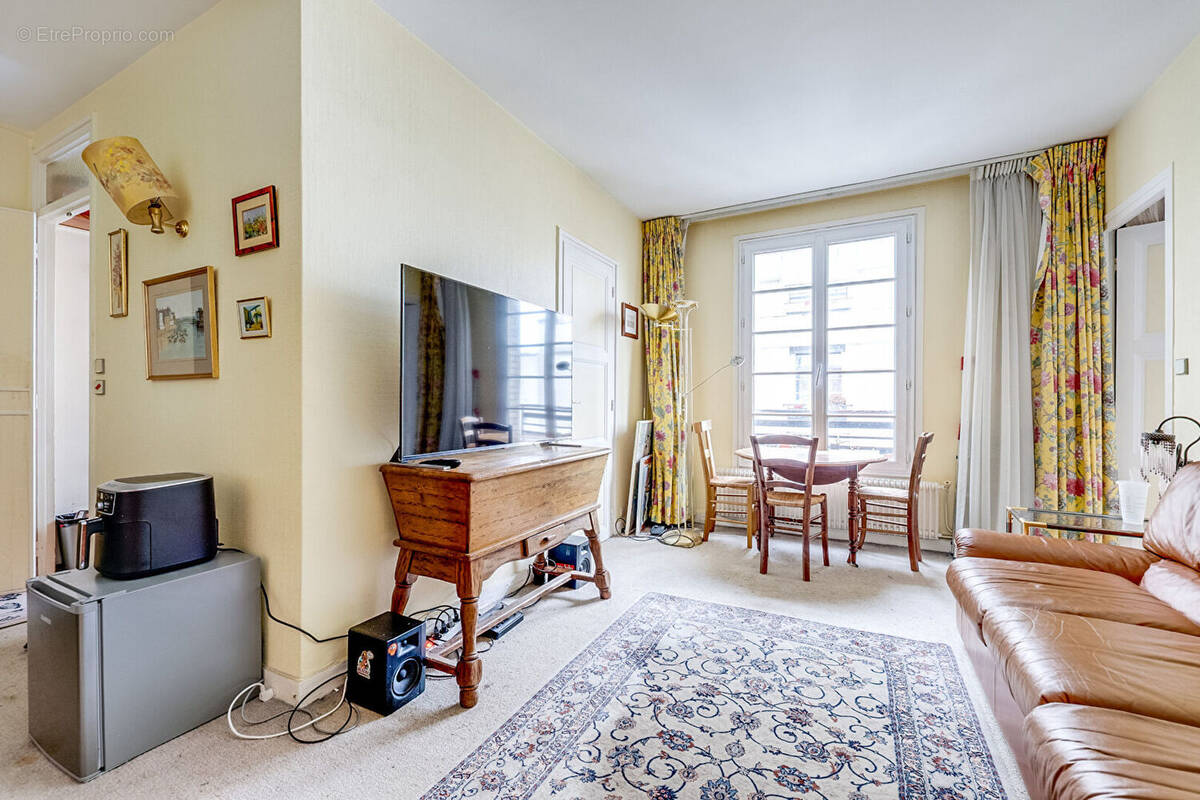 Appartement à PARIS-14E