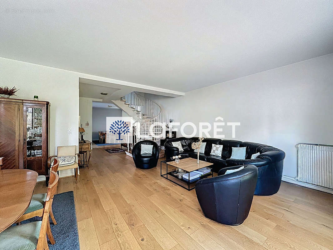 Appartement à SAINT-NOM-LA-BRETECHE