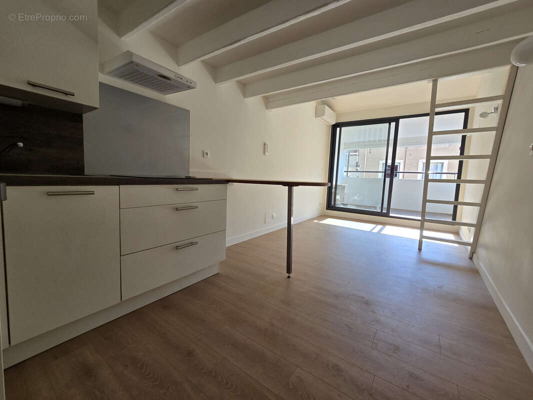 Quartier Haut à Sète, maison de ville avec garage et terrasse, - photo 2