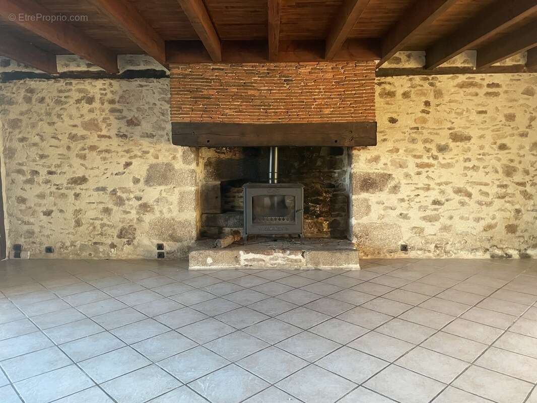 n°3 - Maison à SAINT-LEONARD-DE-NOBLAT