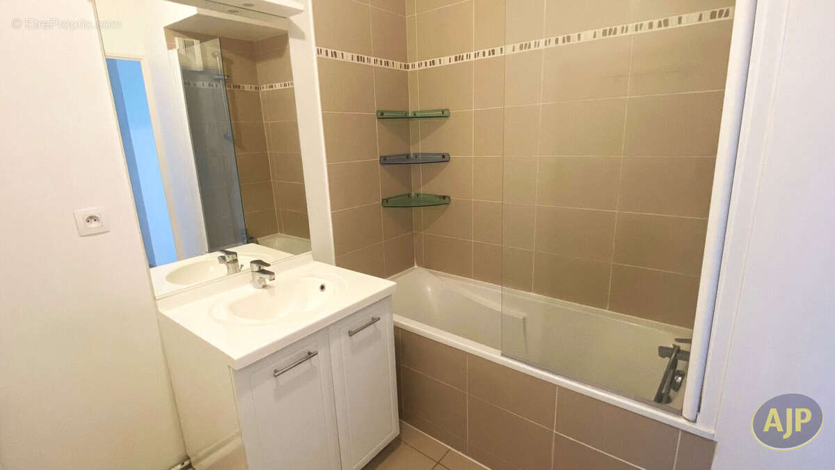 Appartement à AVRILLE
