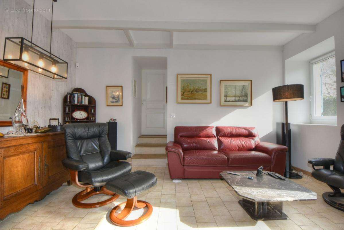 Maison à LA ROCHE-DERRIEN