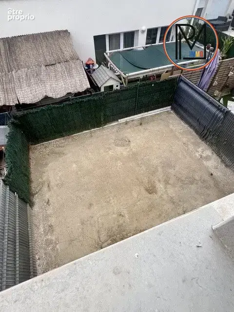 Vue sur la terrasse/ jardin depuis le 1er étage