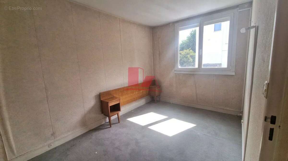 VANVES – Appartement 3 pièces de 51 m² à rénover – Métro et commerces à proximité - photo 5