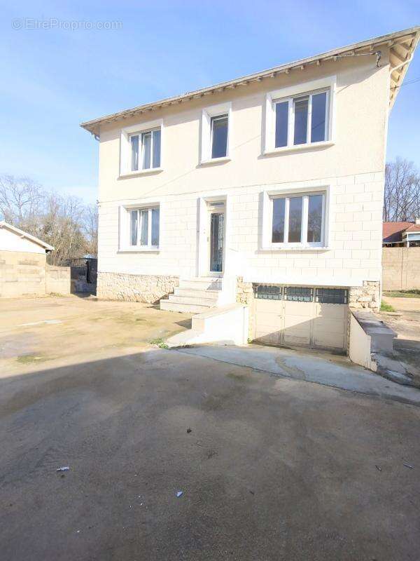 Maison à DAMMARIE-LES-LYS