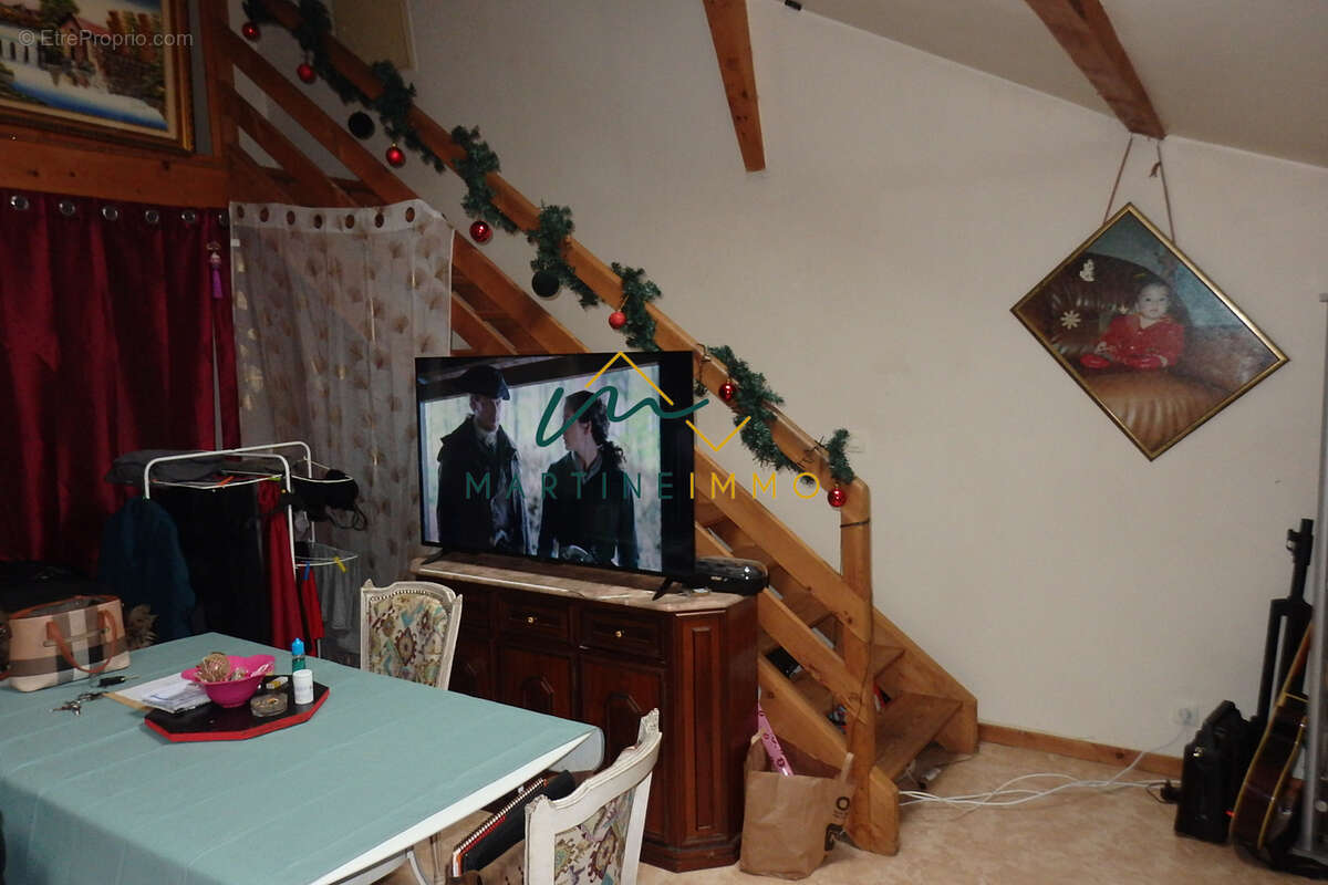 Appartement à SEYCHES