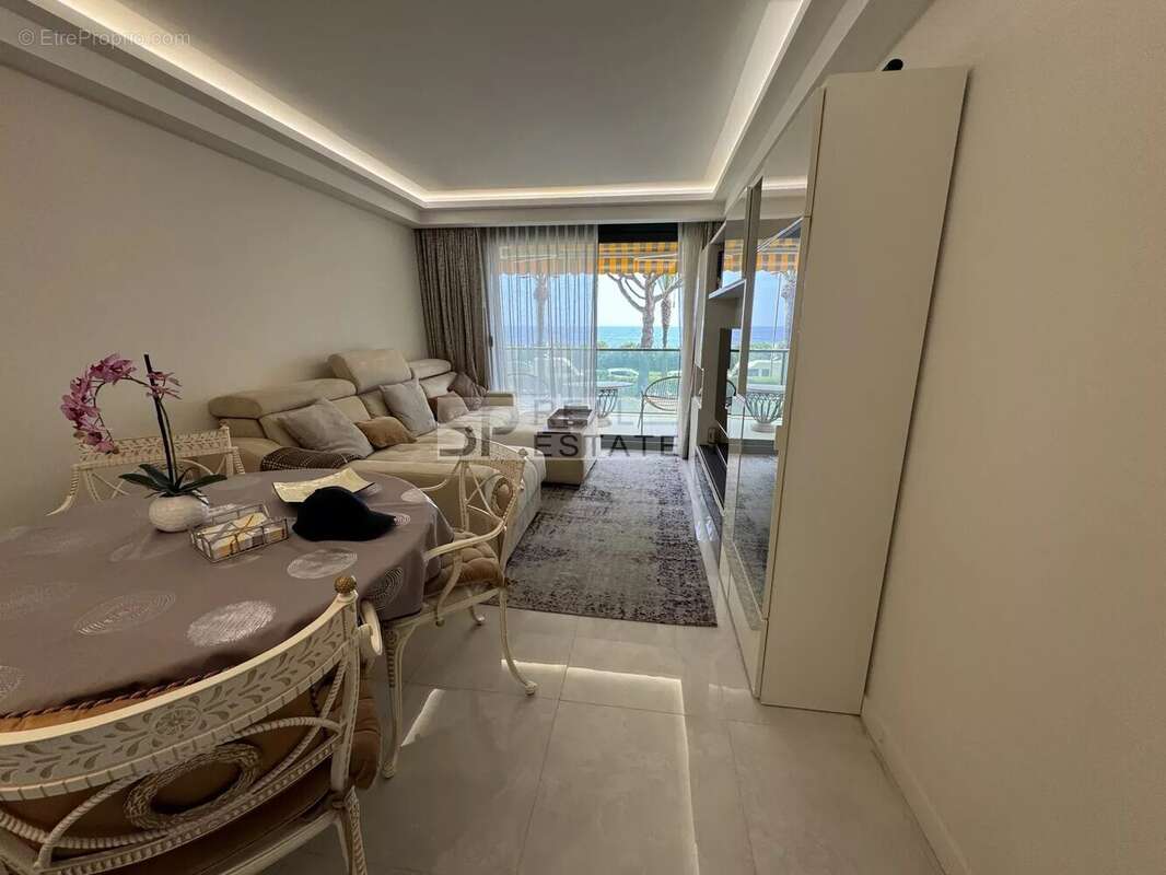 Cannes appartement 3 pieces front de mer - photo 8