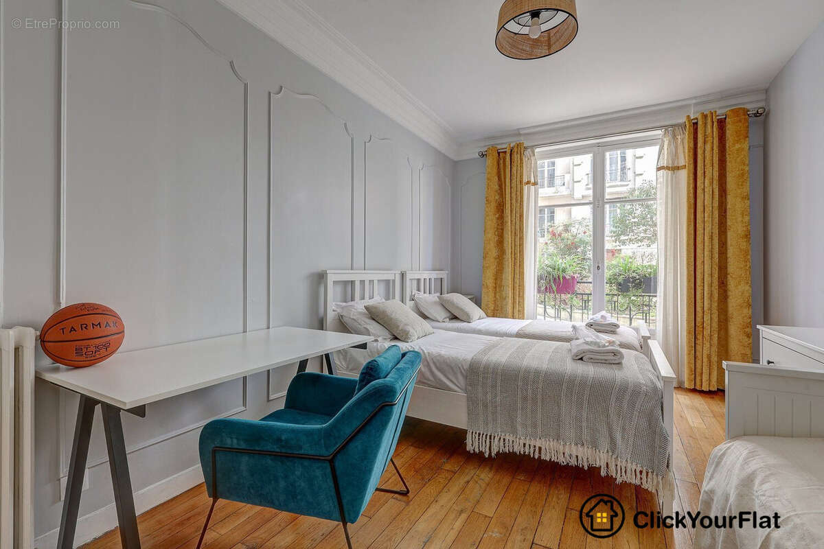 Appartement à PARIS-16E