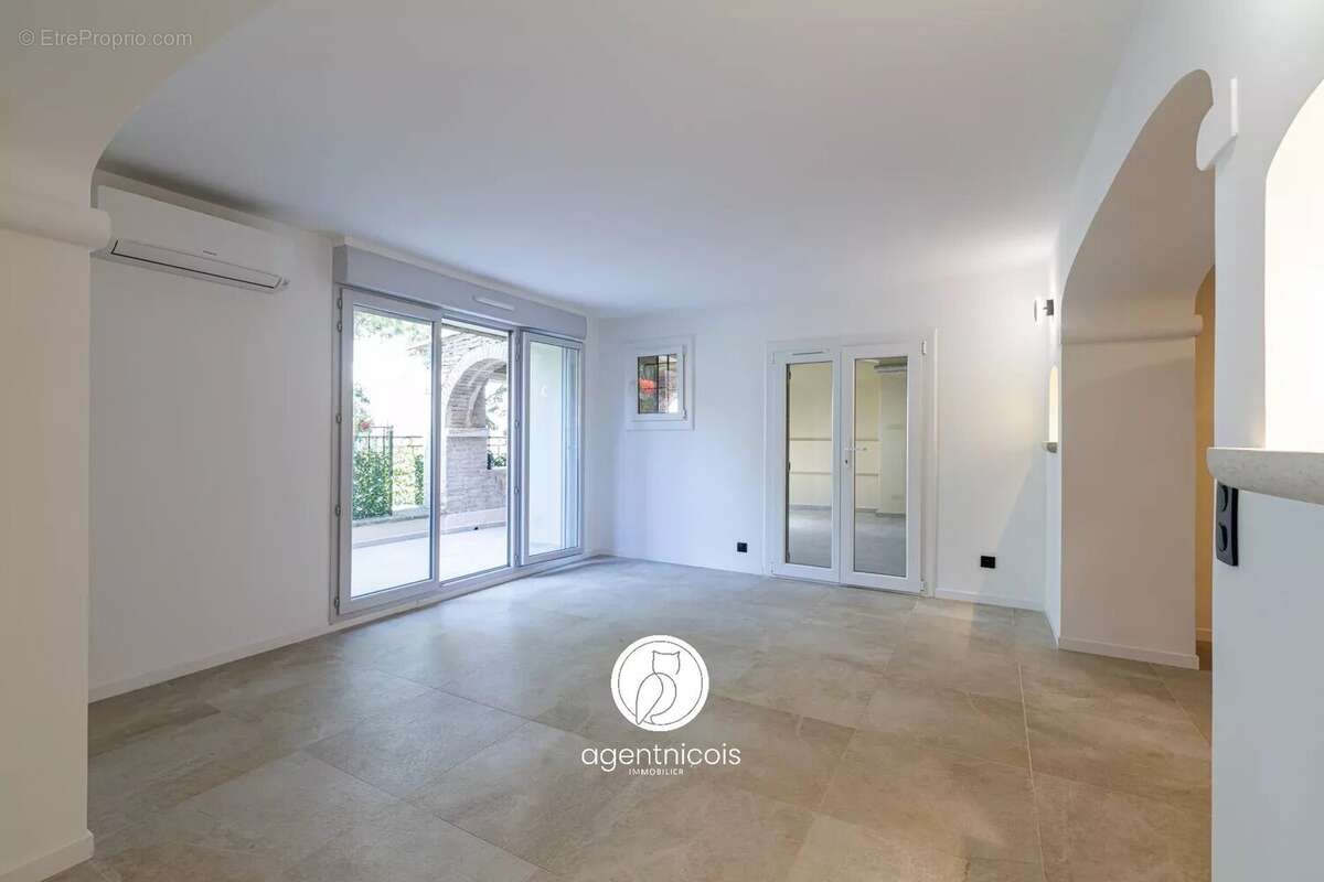 Appartement à SAINT-LAURENT-DU-VAR