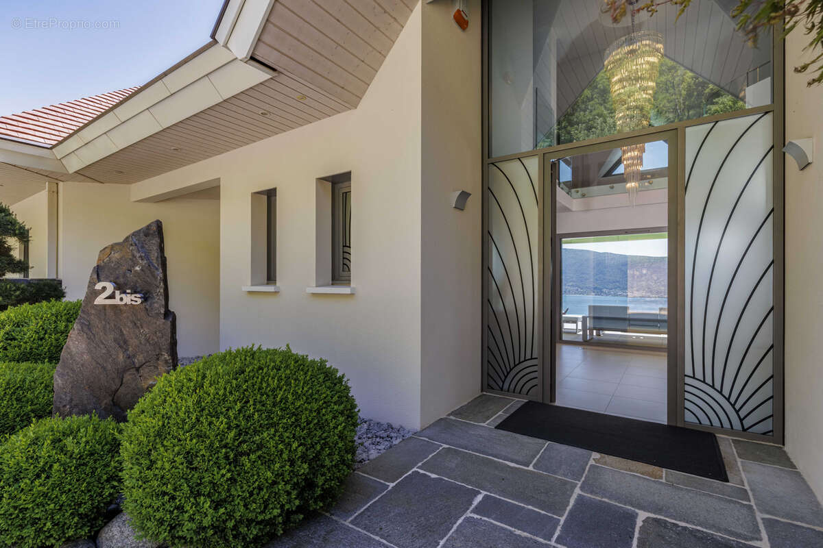 Villa d'exception dominant le lac - photo 41