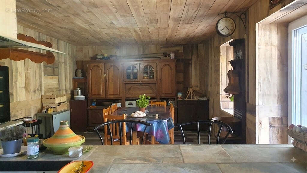 Ancien corps de ferme rénové  au calme avec 1,7 hectare - photo 5