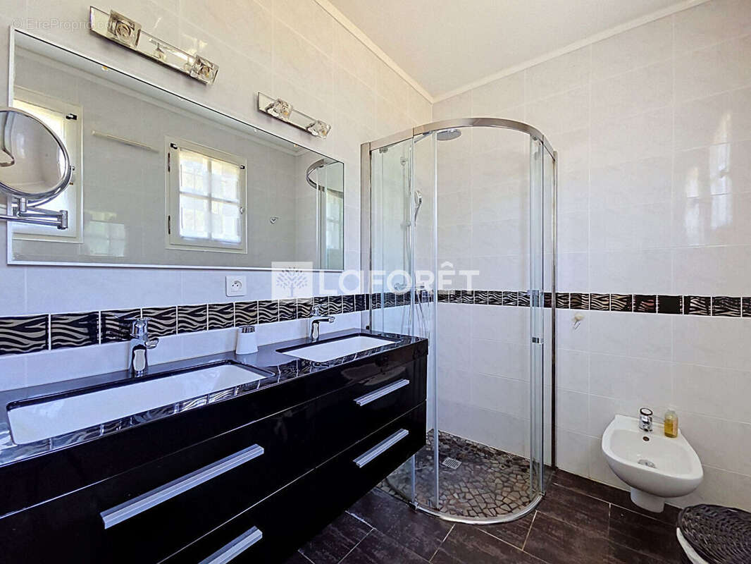 Demeure avec piscine Lagor 5 pièce(s) 165m² - photo 13
