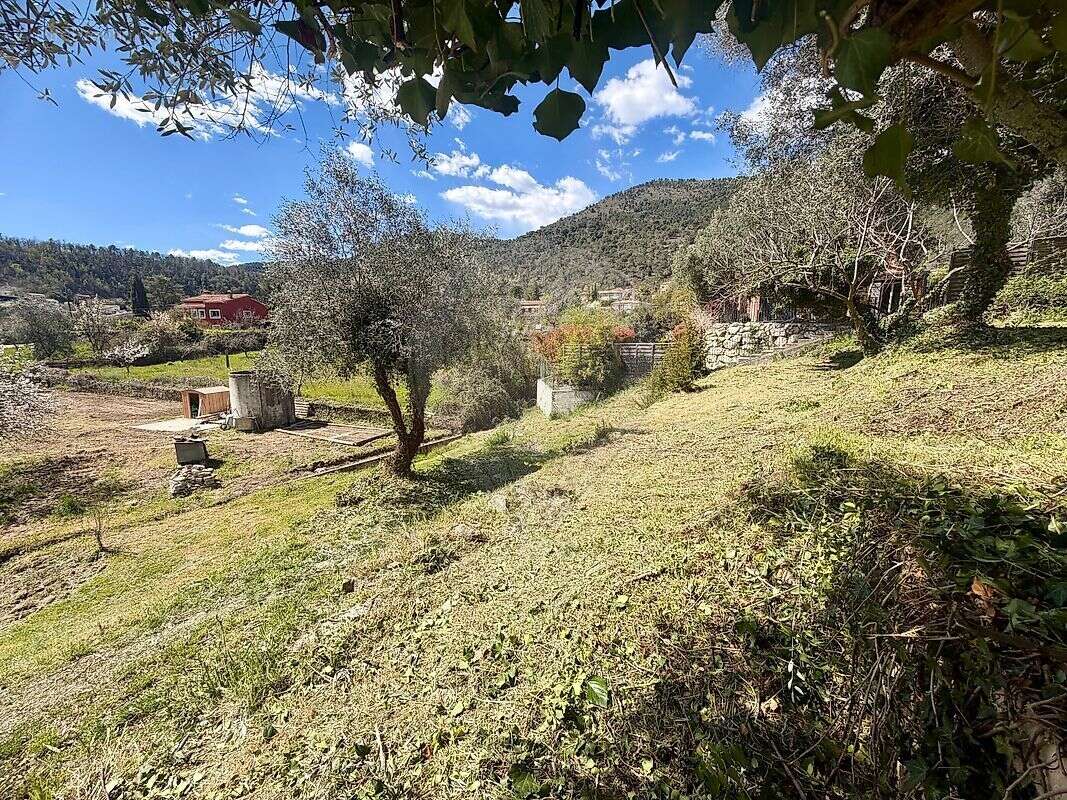 Terrain à TOURRETTE-LEVENS