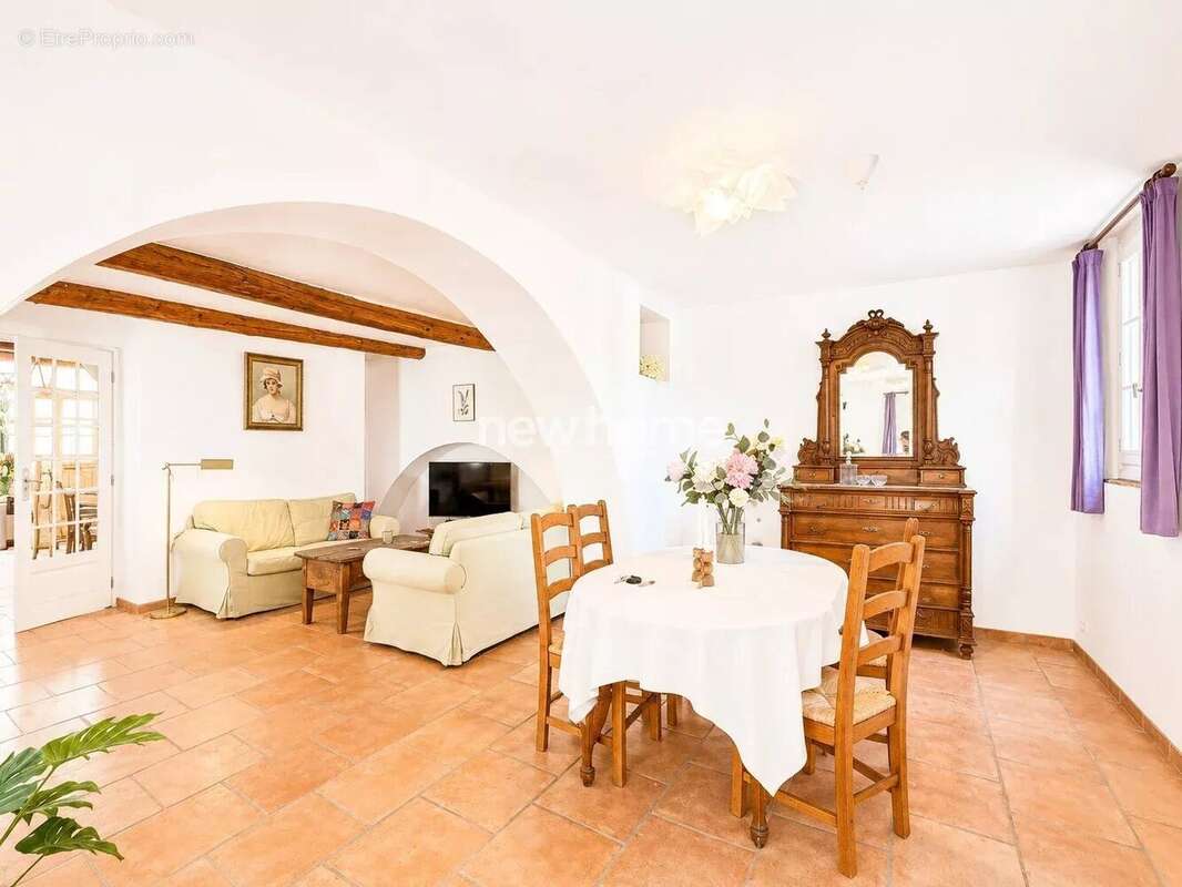 Authentique maison de village avec maison d'amis, patio et terrasse au cœur de La Garde-Freinet - photo 3