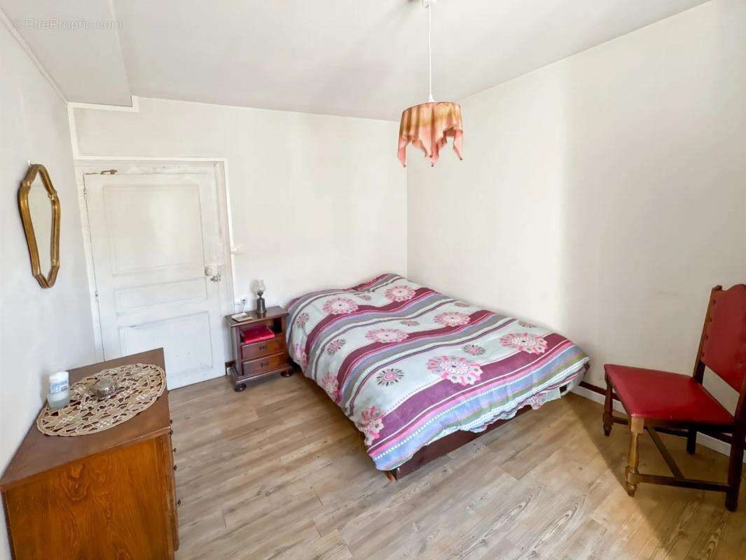 Maison à AZAY-LE-FERRON