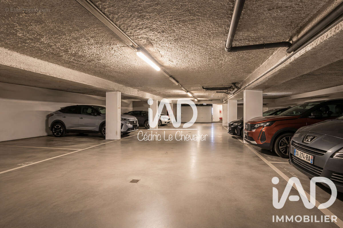 Photo 6 - Parking à PARIS-18E
