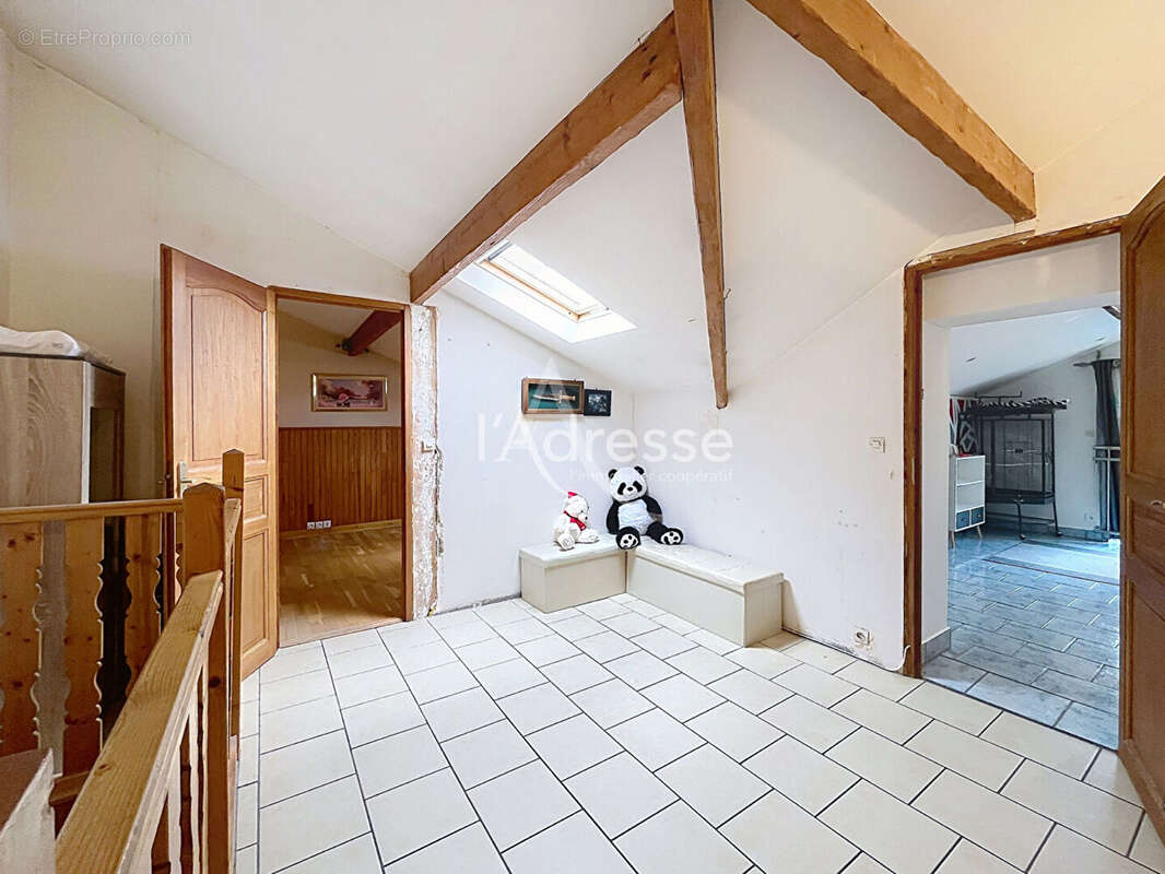 À 5 min de la gare Maison 3 chambres sur 251 m² à prix exceptionnel ! - photo 11